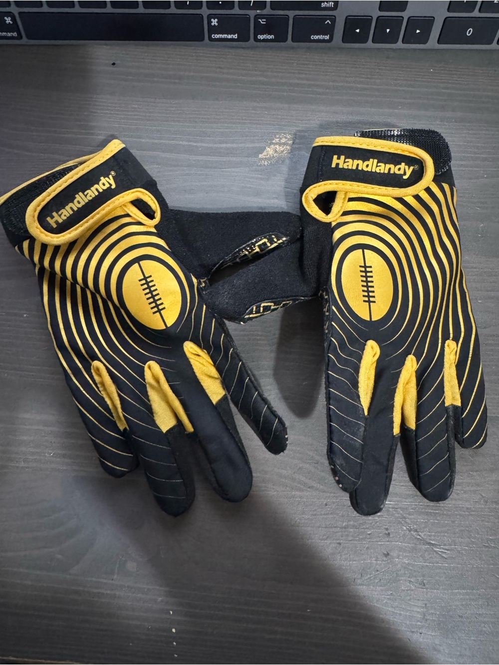 Menโs Black & Yellow Work Gloves